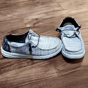 Hey dudes boys size 8 grey/black